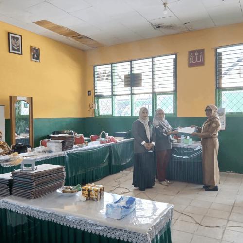 ASISTEN MENGAJAR: KOLABORASI CERDAS MAHASISWA UMU BUTON DI SDN 2 WAJO, MENEBAR ILMU, MEMETIK ARTI