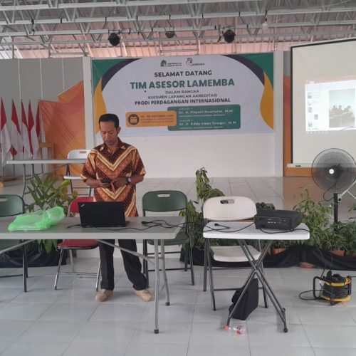 MENINGKATKAN KOMPETENSI BAHASA INGGRIS PEGAWAI MENUJU KAMPUS GLOBAL