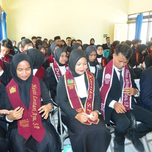 MAHASISWA UNIVERSITAS MUSLIM BUTON MENGIKUTI  YUDISIUM, MENANDAI PUNCAK PERJALANAN AKADEMIK MEREKA