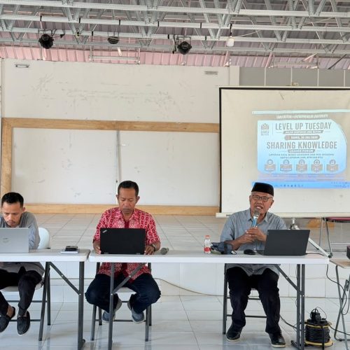 UMU Online, 30 Juli 2026 - Universitas Muslim Buton kembali menyelenggarakan Leader Forum dalam rangkaian program Level Up Thursday sebagai forum akademik untuk memperkuat tata kelola perguruan tinggi dan budaya mutu di lingkungan universitas. Kegiatan yang berlangsung di Ballroom Al-Munawwara ini  dibuka oleh Rektor Universitas Muslim Buton, Dr. La Ode Rasmin, S.Pd., M.Pd., serta dihadiri langsung oleh Ketua Yayasan Indonesia Kepulauan Buton, jajaran wakil rektor, kepala biro, kepala lembaga, dekan, ketua program studi, dosen, dan tenaga kependidikan.