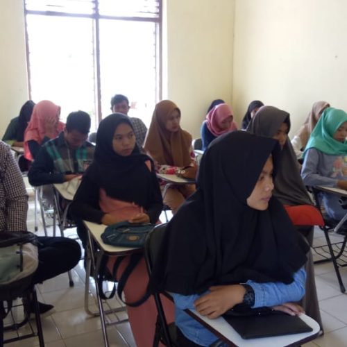 Coaching Clinic Literasi TIK dan Pengembangan Media Pembelajaran Berbasis TIK