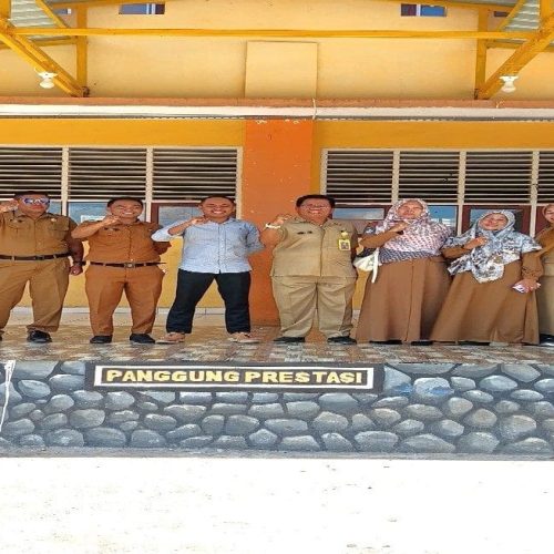 MAHASISWA UMU BUTON AKHIRI PENGABDIAN DI SMPN 18 KOTA BAUBAU