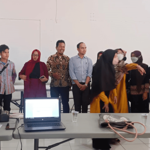 Sosialisasi Tim SDM Fakultas Ekonomi dan Ilmu Sosial UMU Buton dalam Rapat Dosen